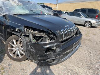 2014 Jeep Cherokee Limited - Exterior Front Right Corner Image